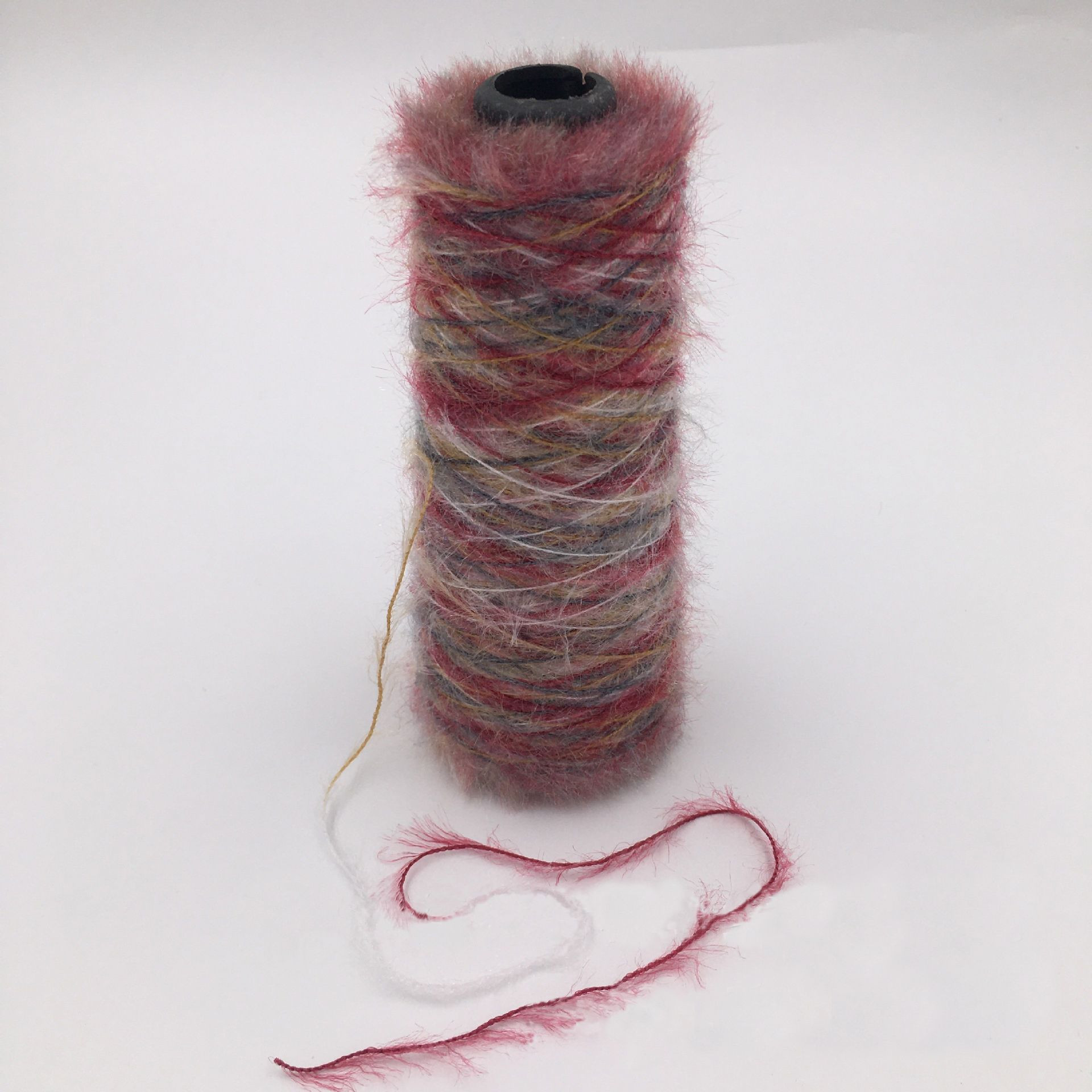 High Quality Polyester Special Fancy Feather Yarn Knit Hand Knitting Eyelash Fluffy Yarn Skein